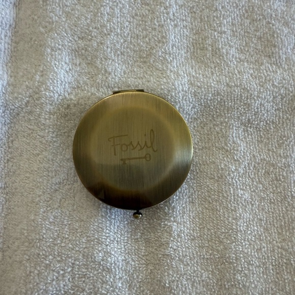 Fossil Red and Gold Floral Compact - Picture 2 of 3